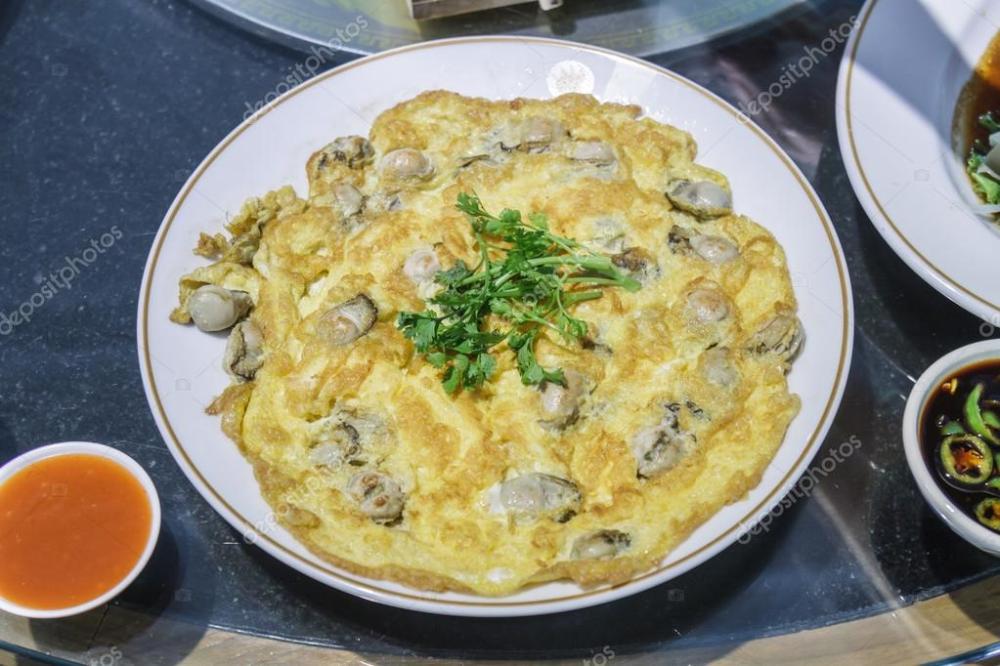 depositphotos_90203928-stock-photo-omelet-oyster-at-china-restaurant